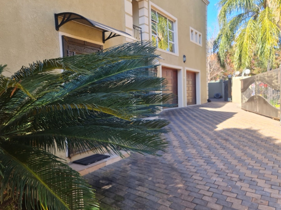 6 Bedroom Property for Sale in Safari Gardens North West